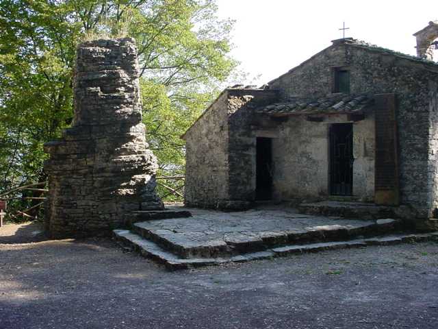 Masso vicino alla pietrosa dimora